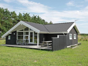 Three-Bedroom Holiday home in Skals 4